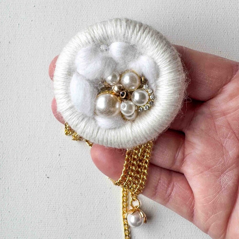White Wool Pearl Brooch With Gold Chains - Picture 3 of 13